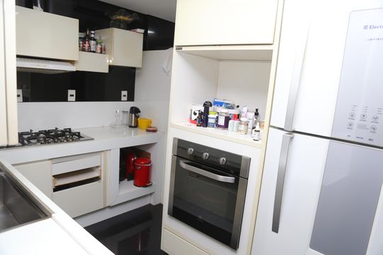Cozinha de apartamento à venda com 2 quartos, 134m² em Jardim Goiás, Goiânia