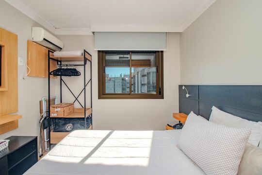 Suíte de apartamento para alugar com 1 quarto, 42m² em Rio Branco, Porto Alegre
