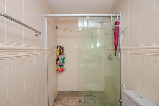 Banheiro de apartamento para alugar com 1 quarto, 42m² em Rio Branco, Porto Alegre