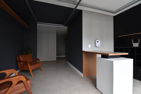 Área comum - Hall de entrada de kitnet/studio à venda com 1 quarto, 28m² em Água Verde, Curitiba