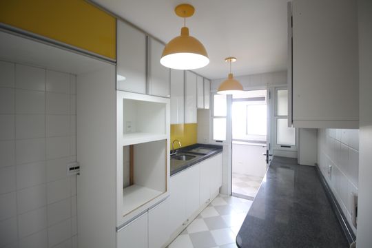 Cozinha de apartamento à venda com 3 quartos, 95m² em Passo D’areia, Porto Alegre