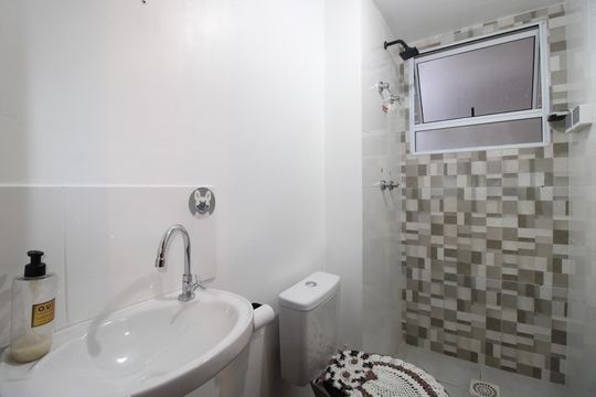 Banheiro de apartamento à venda com 2 quartos, 45m² em Colônia (zona Leste), São Paulo