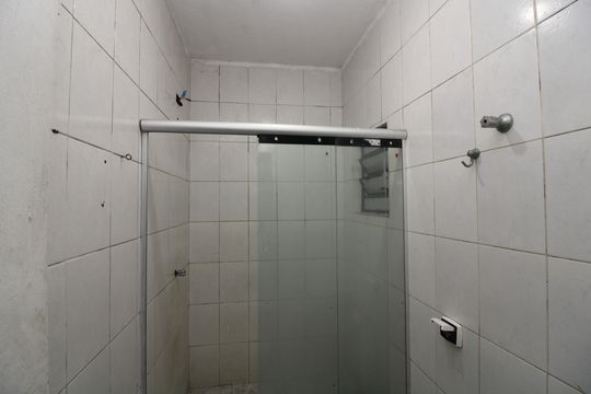 Banheiro da Suíte de casa para alugar com 1 quarto, 30m² em Vila Dalila, São Paulo