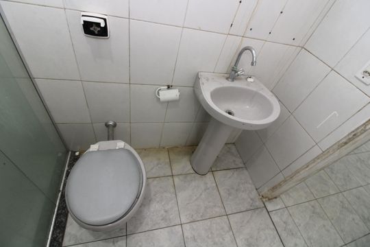 Banheiro da Suíte de casa para alugar com 1 quarto, 30m² em Vila Dalila, São Paulo