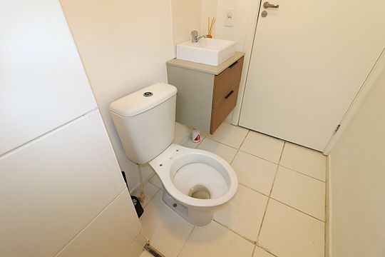 Banheiro  de apartamento à venda com 2 quartos, 41m² em Rubem Berta, Porto Alegre
