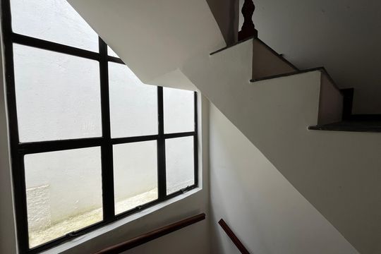 Escada descendo  de casa de condomínio à venda com 5 quartos, 300m² em Barra da Tijuca, Rio de Janeiro