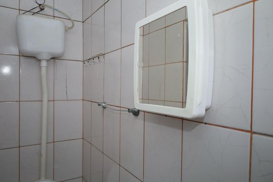 Banheiro de apartamento para alugar com 1 quarto, 30m² em Parque Guarani, São Paulo