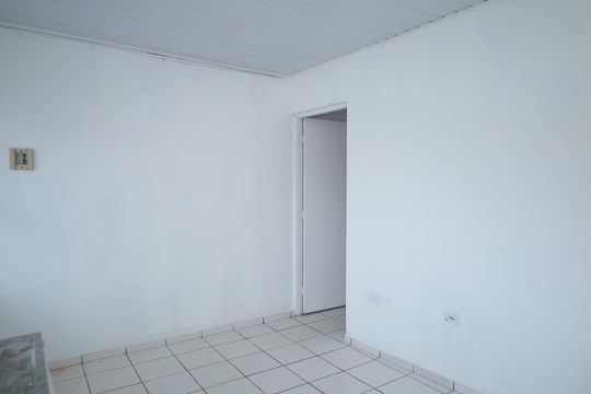 Cozinha de apartamento para alugar com 1 quarto, 30m² em Parque Guarani, São Paulo