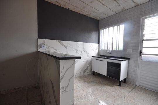 Cozinha de casa para alugar com 2 quartos, 25m² em Parque Casa de Pedra, São Paulo