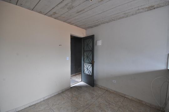 Sala de casa para alugar com 2 quartos, 25m² em Parque Casa de Pedra, São Paulo