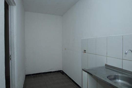Cozinha de casa para alugar com 1 quarto, 28m² em Parque Guarani, São Paulo