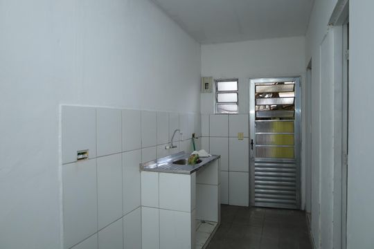 Cozinha de casa para alugar com 1 quarto, 28m² em Parque Guarani, São Paulo