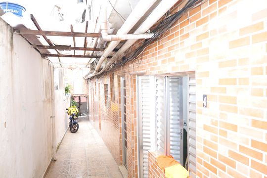 Área comum - Corredores de casa para alugar com 1 quarto, 28m² em Parque Guarani, São Paulo