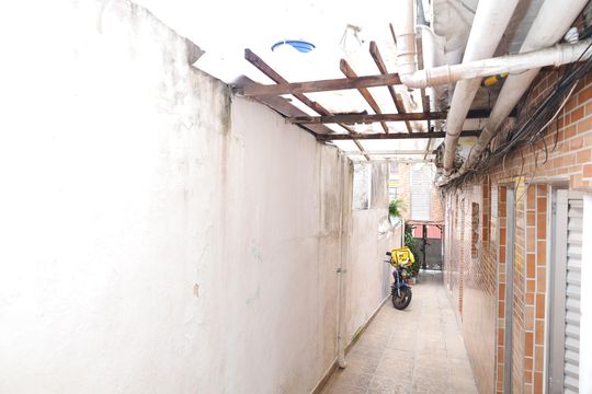 Área comum - Corredores de casa para alugar com 1 quarto, 28m² em Parque Guarani, São Paulo