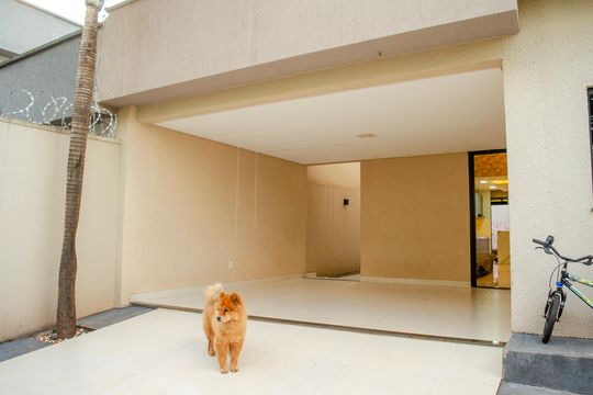 Garagem de casa à venda com 3 quartos, 180m² em Residencial Humaitá, Goiânia