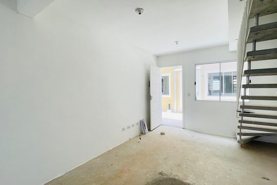Sala de casa de condomínio para alugar com 2 quartos, 55m² em Centro, Cotia