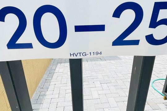 Código da placa de casa de condomínio para alugar com 2 quartos, 55m² em Centro, Cotia