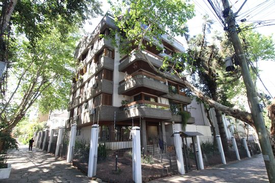 Fachada de apartamento à venda com 3 quartos, 220m² em Petrópolis, Porto Alegre