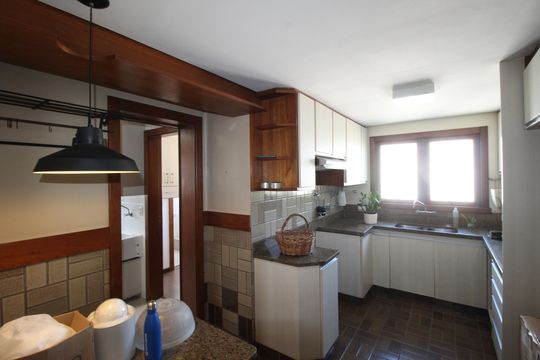 Cozinha de apartamento à venda com 3 quartos, 220m² em Petrópolis, Porto Alegre