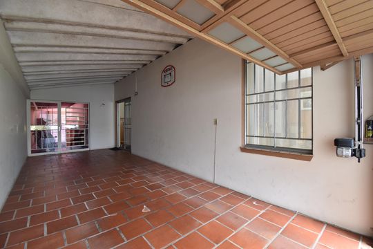 Garagem de casa à venda com 6 quartos, 280m² em Boqueirão, Curitiba