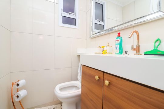 Banheiro de apartamento à venda com 2 quartos, 47m² em Vila Santana, São Paulo