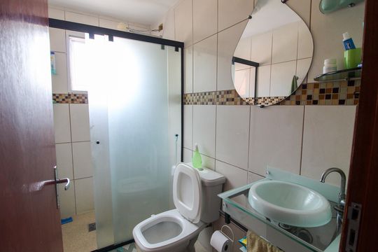 Banheiro de casa para alugar com 1 quarto, 70m² em Vila Tiradentes, São Paulo