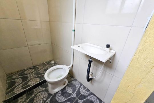 Banheiro de casa para alugar com 1 quarto, 35m² em Guaratiba, Rio de Janeiro