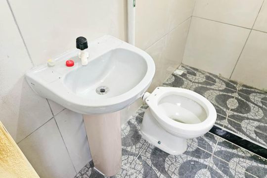 Banheiro de casa para alugar com 1 quarto, 35m² em Guaratiba, Rio de Janeiro