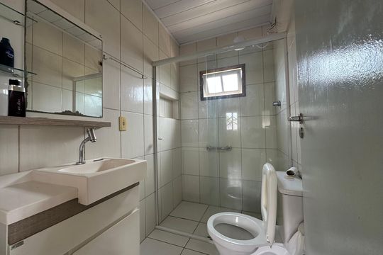 Banheiro de casa para alugar com 2 quartos, 70m² em Forquilhinhas, São José