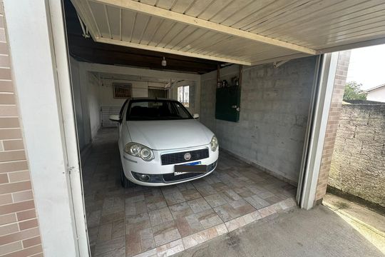 Garagem de casa para alugar com 2 quartos, 70m² em Forquilhinhas, São José