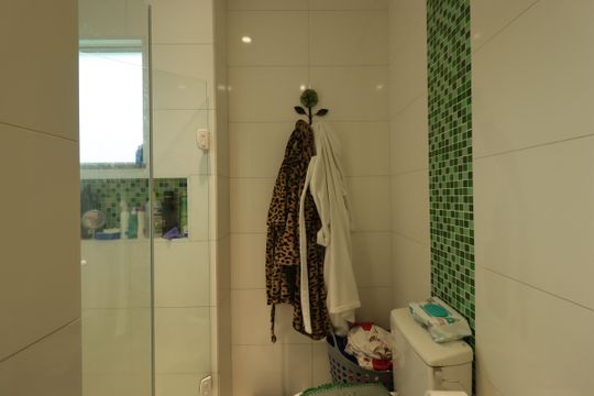 Banheiro da Suíte de casa para alugar com 3 quartos, 175m² em Vila Camilópolis, Santo André