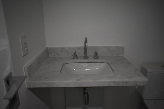Banheiro de kitnet/studio à venda com 1 quarto, 28m² em Vila Clementino, São Paulo