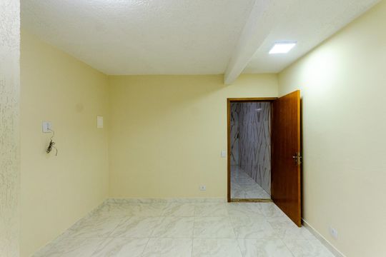 Sala/Quarto de casa para alugar com 1 quarto, 45m² em Jardim Santa Lucrecia, São Paulo