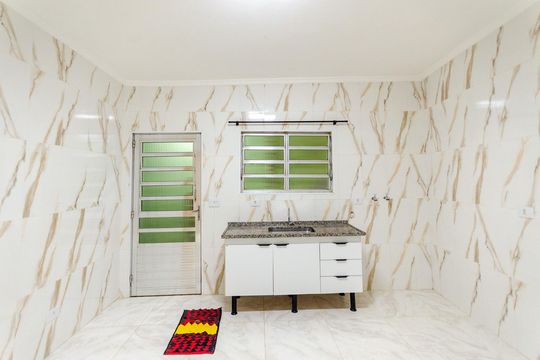 Cozinha de casa para alugar com 1 quarto, 45m² em Jardim Santa Lucrecia, São Paulo