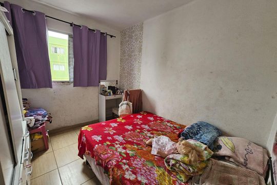 Quarto 1 de apartamento à venda com 2 quartos, 48m² em Parque Pinheiros, Taboão da Serra
