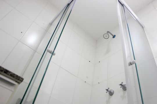 Banheiro da Suíte de apartamento para alugar com 3 quartos, 76m² em Picanço, Guarulhos