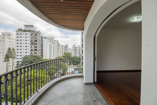 Sacada sala principal de apartamento para alugar com 5 quartos, 230m² em Vila Nova Conceição, São Paulo
