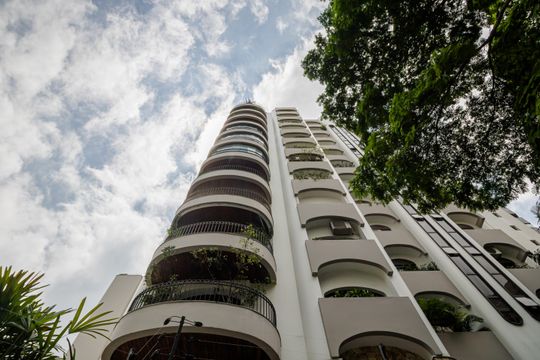 Fachada do prédio de apartamento para alugar com 5 quartos, 230m² em Vila Nova Conceição, São Paulo