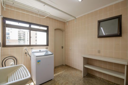 Área de serviços de apartamento para alugar com 5 quartos, 230m² em Vila Nova Conceição, São Paulo