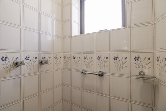Banheiro suíte 2 de apartamento para alugar com 5 quartos, 230m² em Vila Nova Conceição, São Paulo