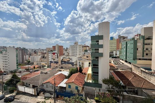 Vista  de apartamento à venda com 3 quartos, 89m² em Grajaú, Belo Horizonte
