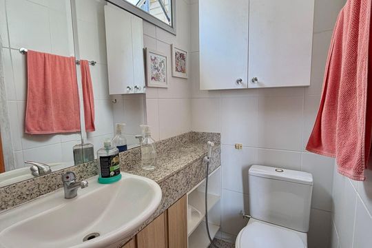Banheiro  de apartamento à venda com 3 quartos, 89m² em Grajaú, Belo Horizonte