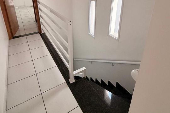 Corredor de casa à venda com 3 quartos, 125m² em Vila Ivone, São Paulo