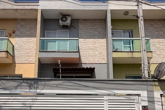 Fachada de casa à venda com 3 quartos, 125m² em Vila Ivone, São Paulo