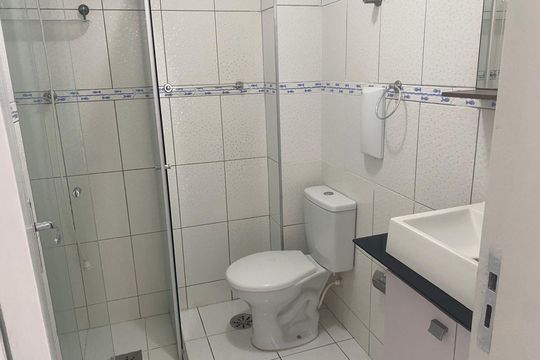 Banheiro de apartamento para alugar com 1 quarto, 49m² em Ilha Porchat, São Vicente