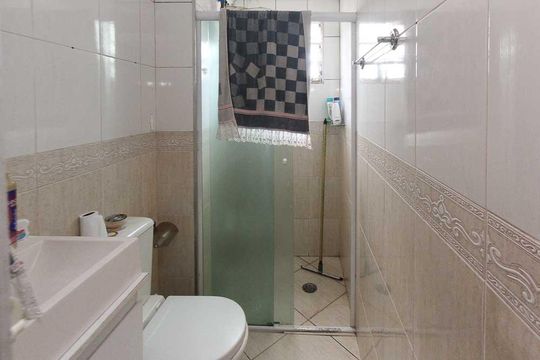 Banheiro de apartamento à venda com 2 quartos, 49m² em São Rafael, São Paulo