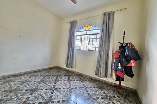 Quarto 1 de casa para alugar com 3 quartos, 220m² em Frei Eustaquio, Belo Horizonte