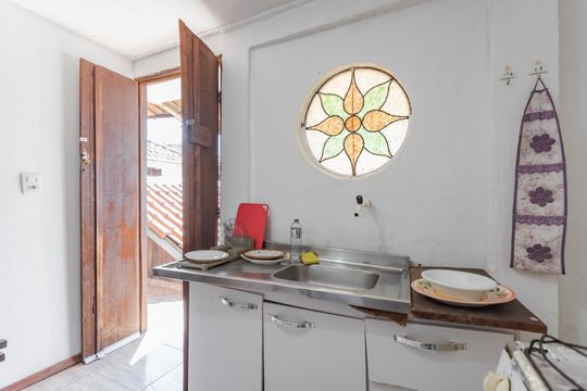 Cozinha de kitnet/studio para alugar com 1 quarto, 25m² em Jardim do Salso, Porto Alegre