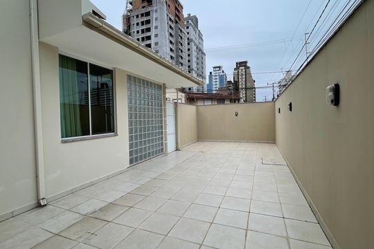 Área externa de casa para alugar com 2 quartos, 352m² em Caminho Novo, Palhoça