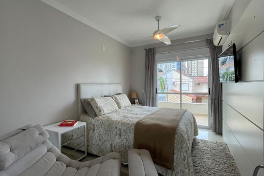 Suíte de casa para alugar com 2 quartos, 352m² em Caminho Novo, Palhoça
